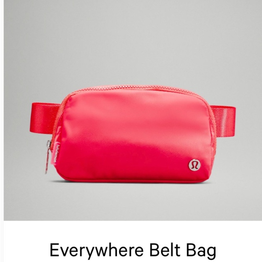Lululemon Everywhere belt bag